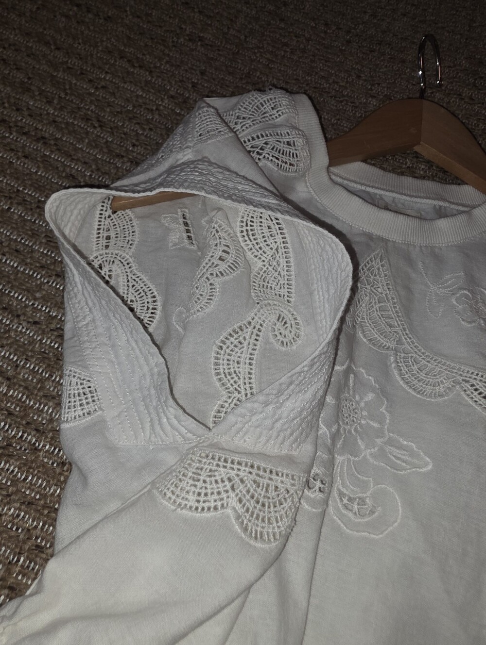 Pilcro Eyelet Embelished Crochet Top In White. Elastic Waist Size Medium - Picture 7 of 9